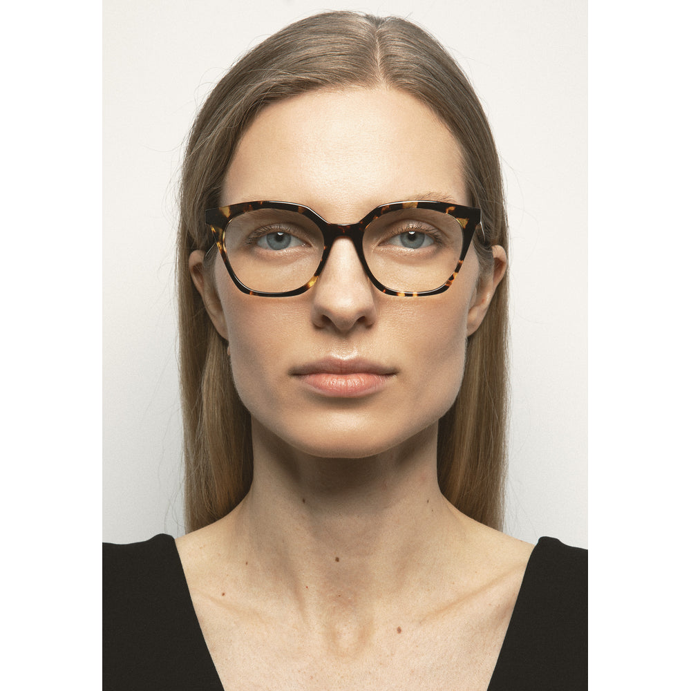 Kaleos Winner Havane Moucheté 02 portée - Les Lunettes de Pauline