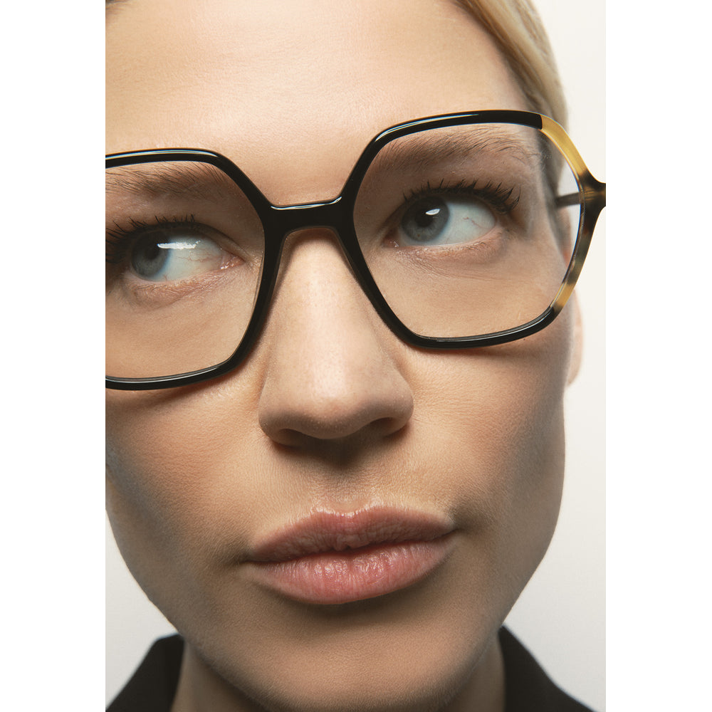 Kaleos Lynch Noir 01 portée, trois-quarts - Les Lunettes de Pauline