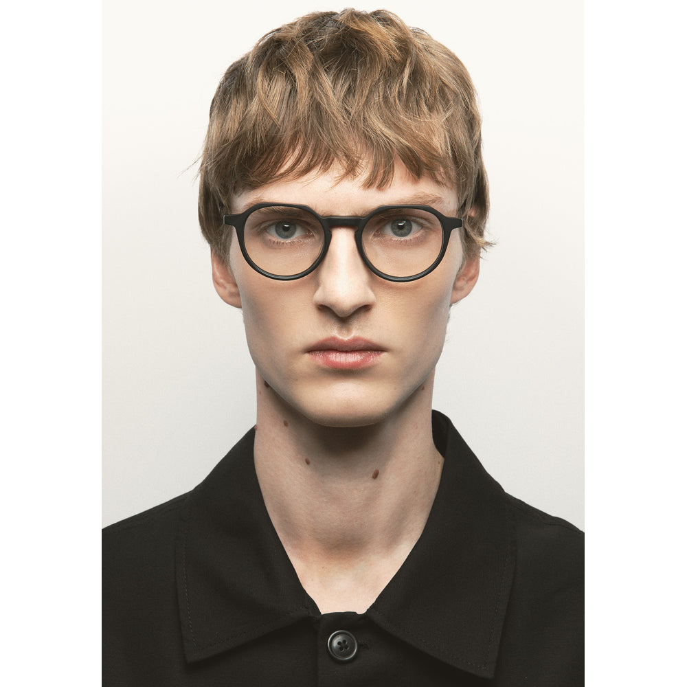 Kaleos Berkus M Noir Mat 01 portée, second plan - Les Lunettes de Pauline