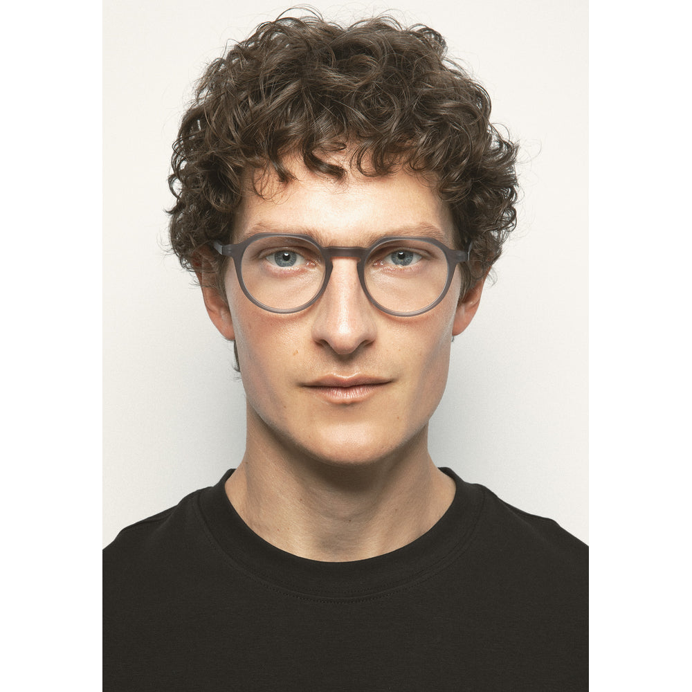 Kaleos Berkus M Gris Cristal Mat 03 portée - Les Lunettes de Pauline