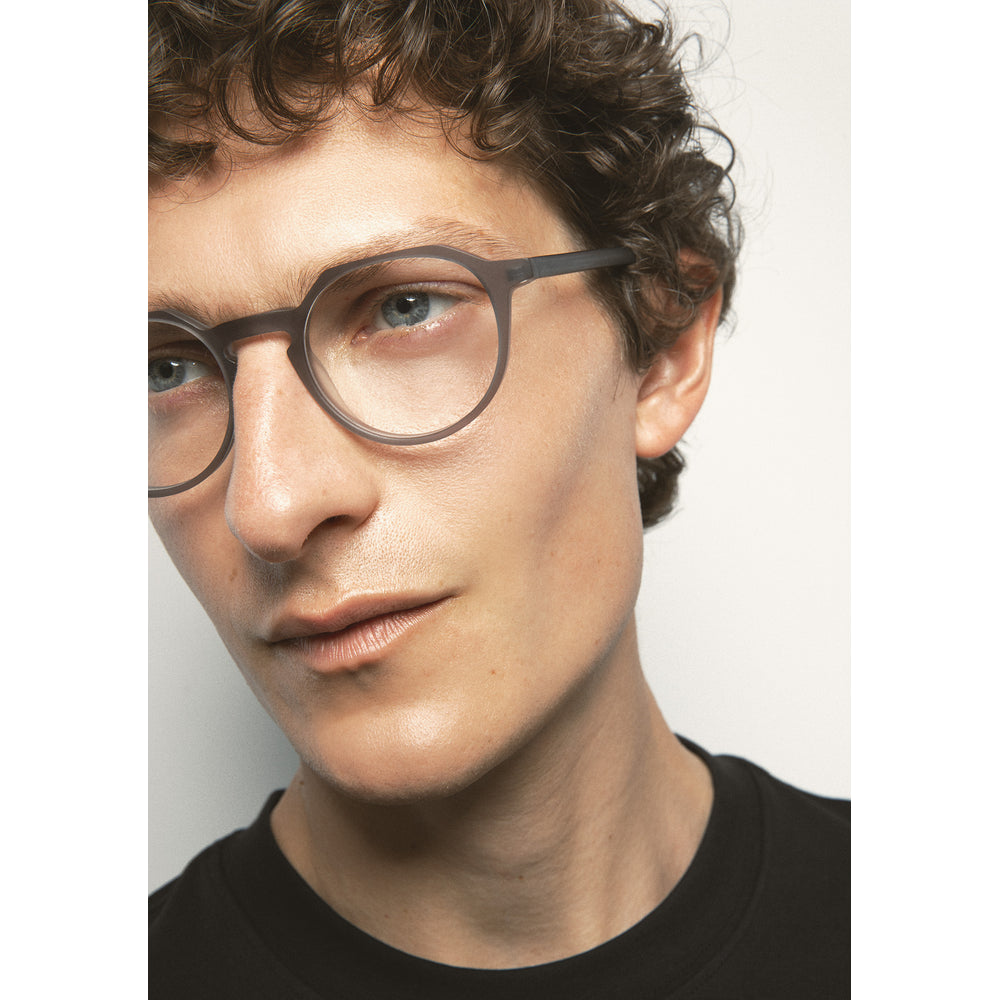 Kaleos Berkus M Gris Cristal Mat 03 portée, trois-quarts - Les Lunettes de Pauline