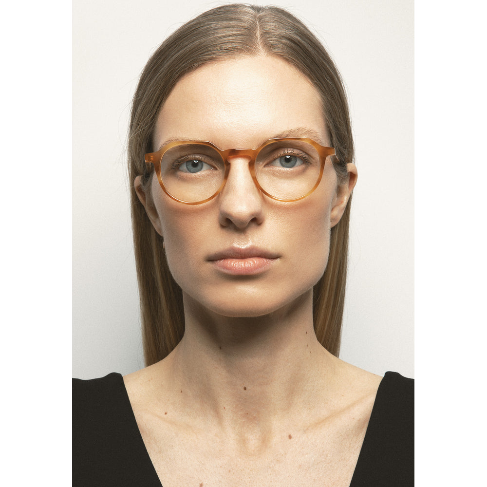 Kaleos Berkus M Havane Ambré 04 portée - Les Lunettes de Pauline