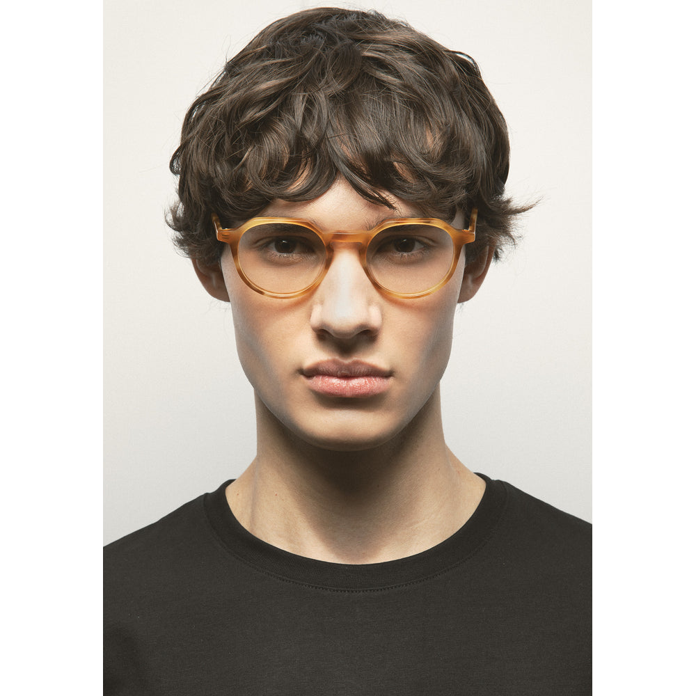 Kaleos Berkus M Havane Ambré 04 portée, second plan - Les Lunettes de Pauline