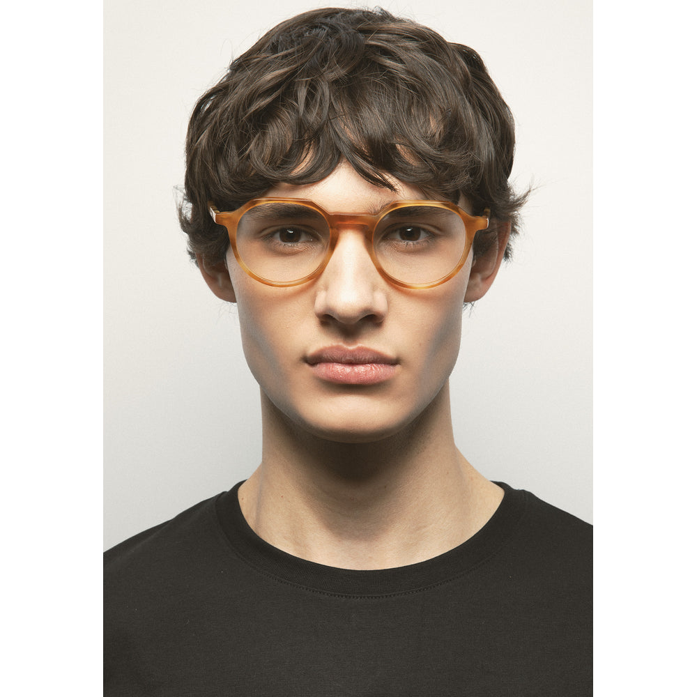 Kaleos Berkus L Havane Ambré 04 portée, second plan - Les Lunettes de Pauline