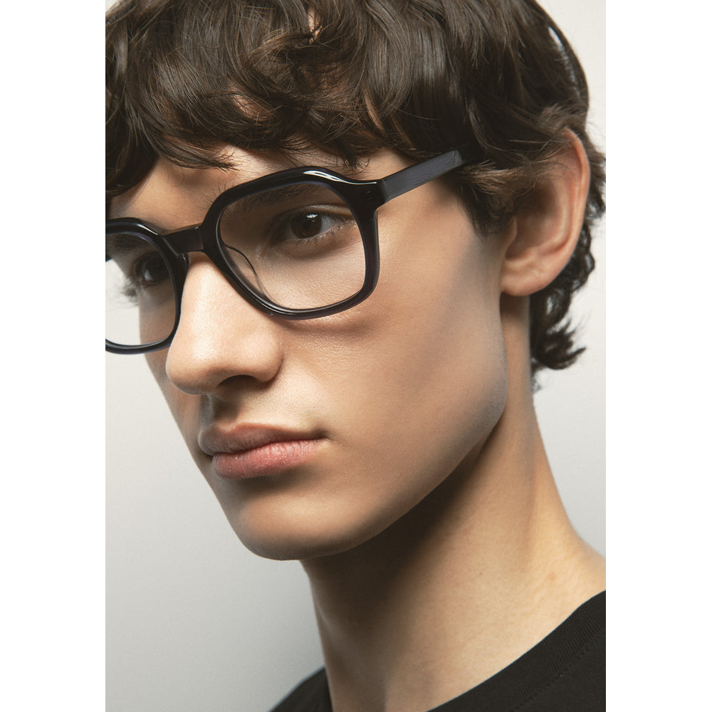 Kaleos Lawrence Bleu Marine Cristal 04 portée, détail - Les Lunettes de Pauline
