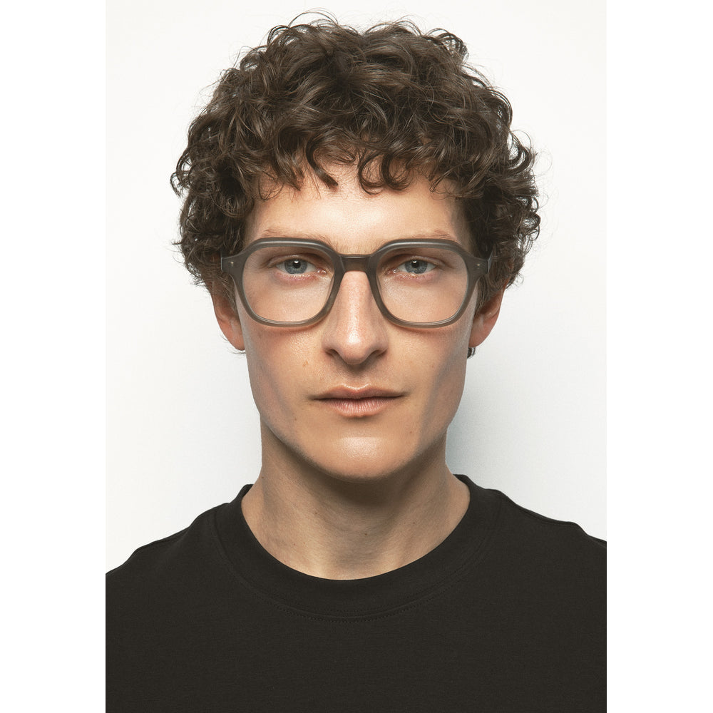 Kaleos Lawrence Vert Cristal Mat 05 portée, second plan - Les Lunettes de Pauline