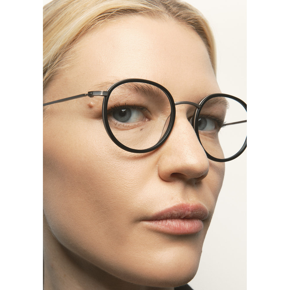 Kaleos Meacham Titane Noir Mat 01 portée, trois-quarts - Les Lunettes de Pauline