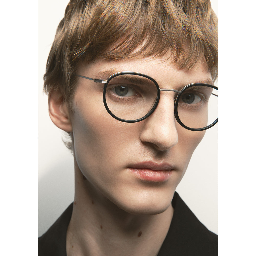 Kaleos Meacham Titane Noir Mat 01 portée, détail - Les Lunettes de Pauline