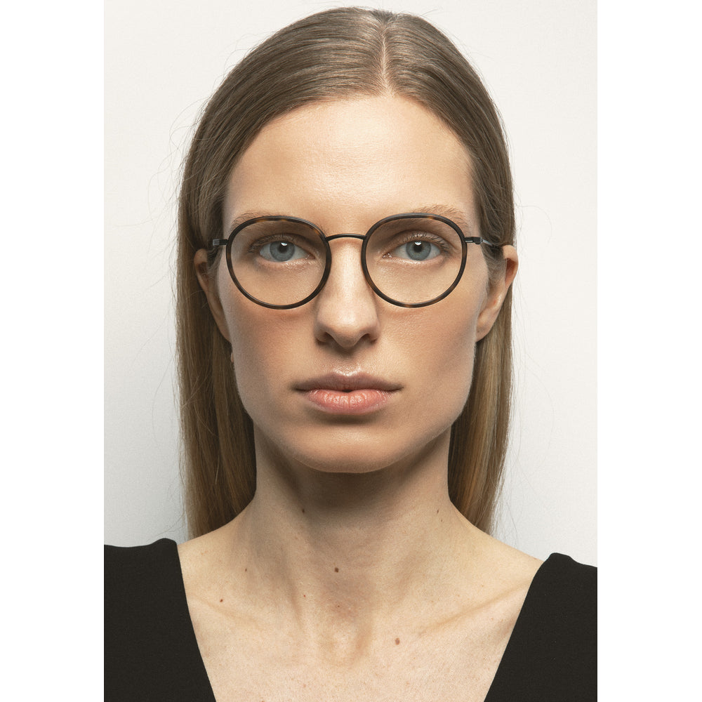 Kaleos Meacham Titane Havane Foncé Mat 02 portée - Les Lunettes de Pauline