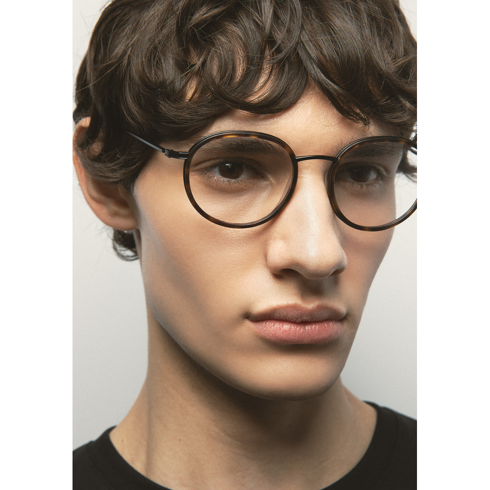Kaleos Meacham Titane Havane Foncé Mat 02 portée, détail - Les Lunettes de Pauline
