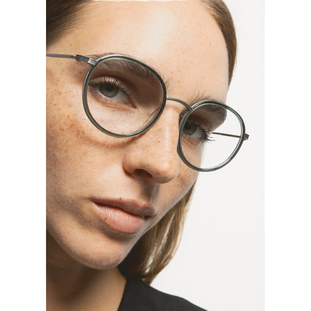 Kaleos Meacham Titane Kaki Cristal 03 portée, trois-quarts - Les Lunettes de Pauline