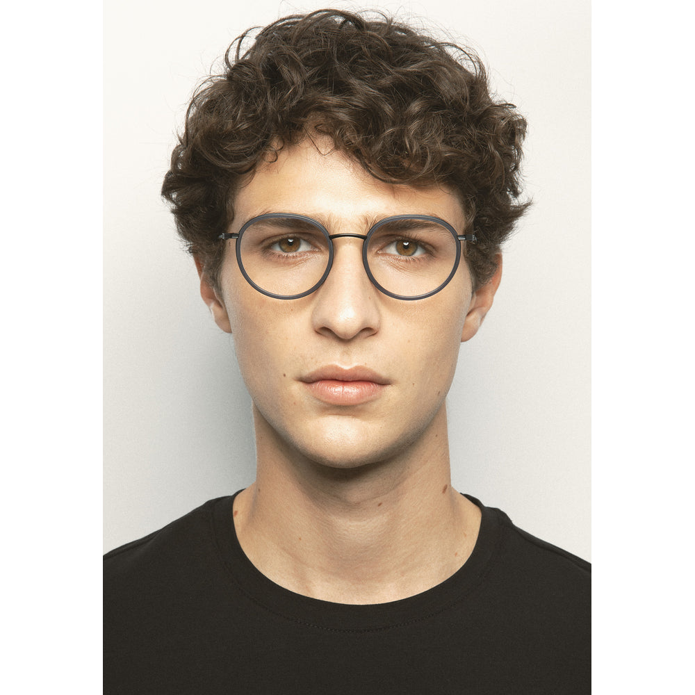 Kaleos Meacham Titane Bleu Marine Cristal Mat 04 portée, second plan - Les Lunettes de Pauline