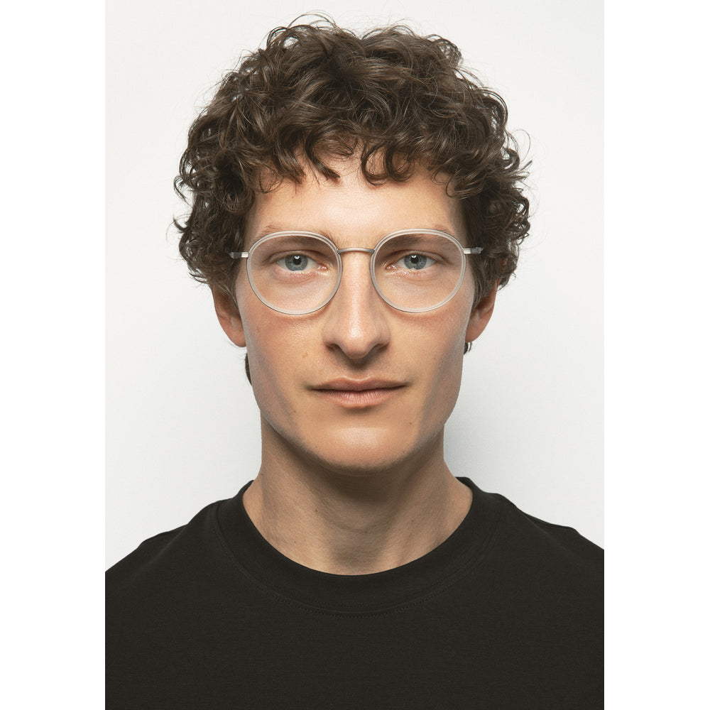 Kaleos Meacham Titane Cristal Mat 05 portée, second plan - Les Lunettes de Pauline