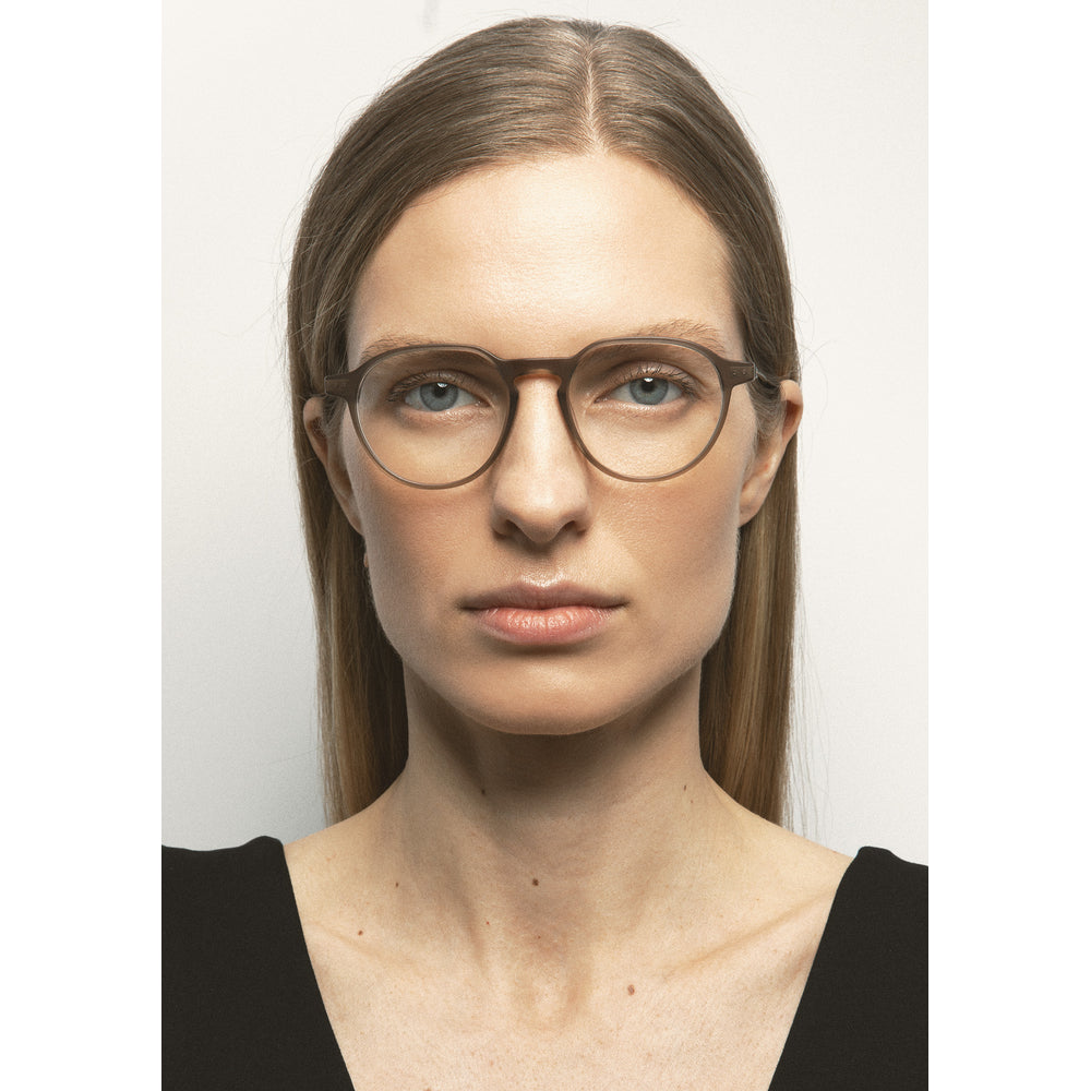 Kaleos Harper M Marron Cristal Mat 02 portée - Les Lunettes de Pauline