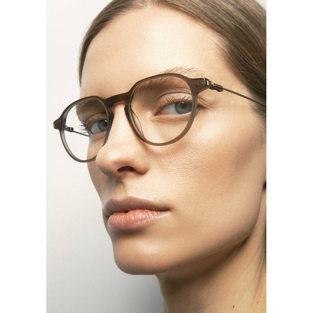 Kaleos Harper M Marron Cristal Mat 02 portée, trois-quarts - Les Lunettes de Pauline