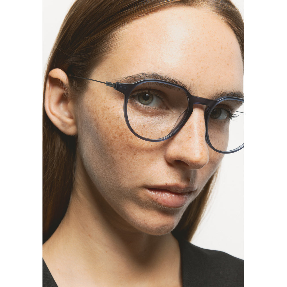 Kaleos Harper M Bleu Marine Cristal Mat 03 portée, trois-quarts - Les Lunettes de Pauline