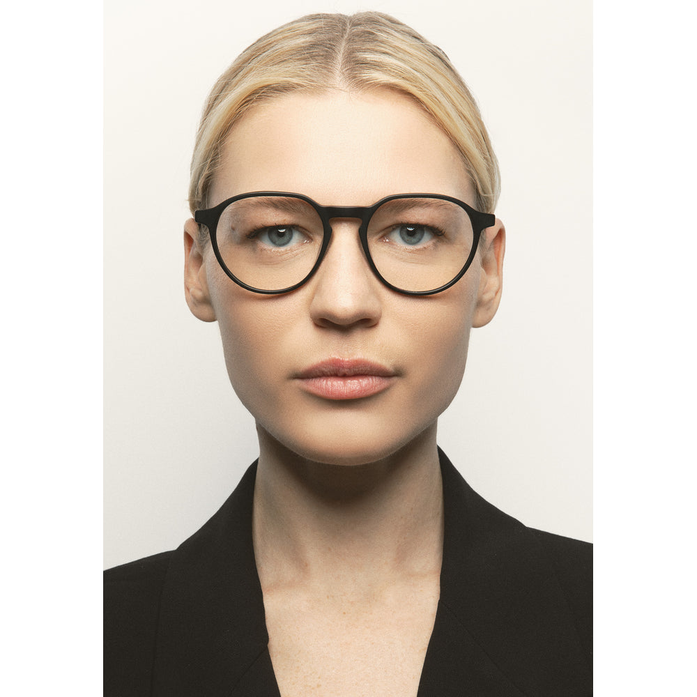 Kaleos Harper L Noir Mat 01 portée - Les Lunettes de Pauline