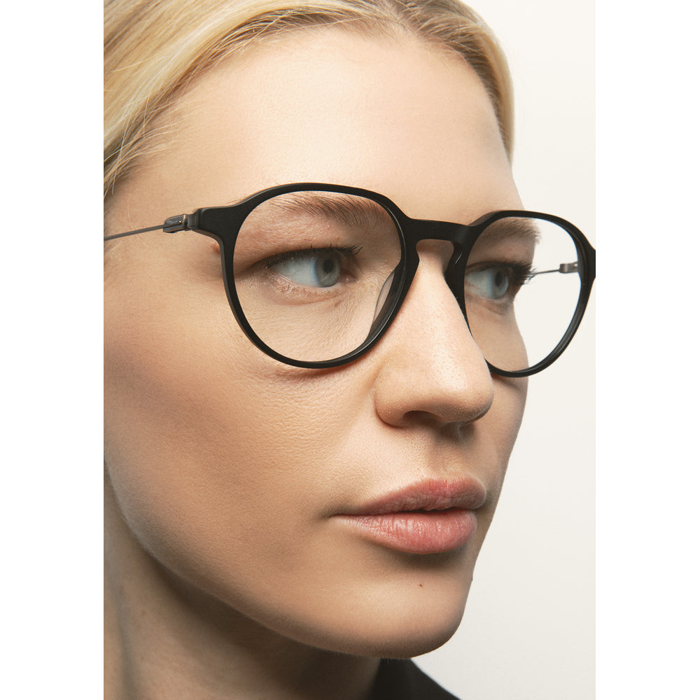Kaleos Harper L Noir Mat 01 portée, trois-quarts - Les Lunettes de Pauline