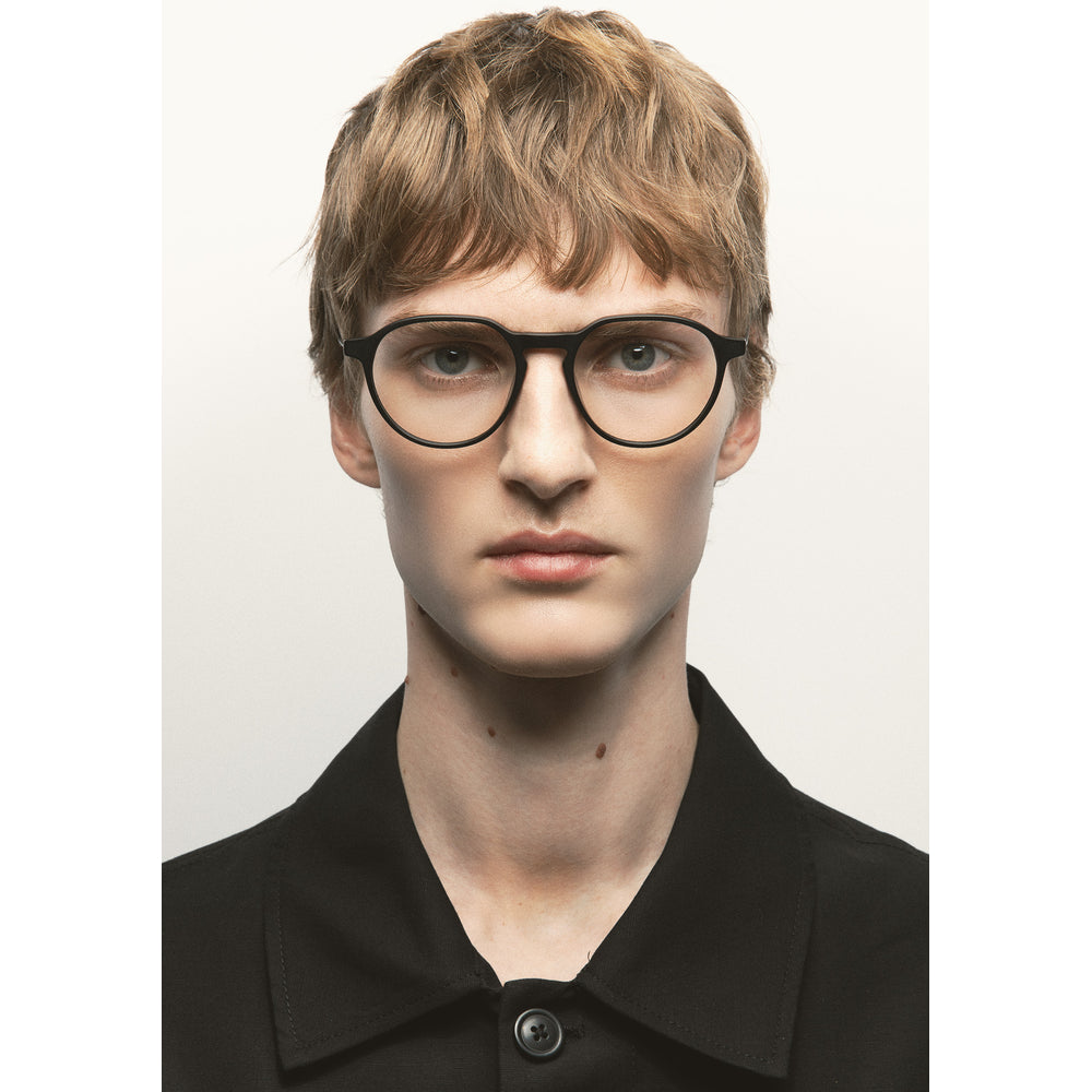 Kaleos Harper L Noir Mat 01 portée, second plan - Les Lunettes de Pauline