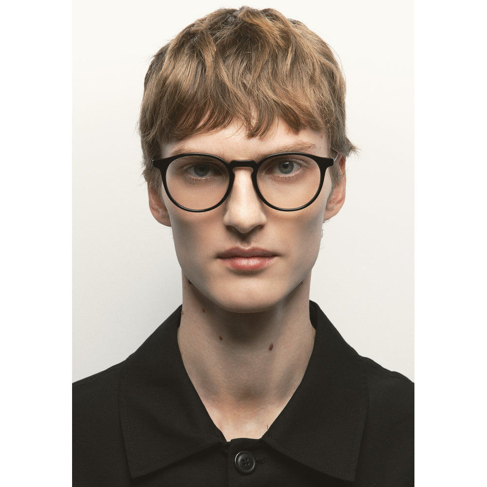 Kaleos Aldrin L Noir 01 portée, second plan - Les Lunettes de Pauline
