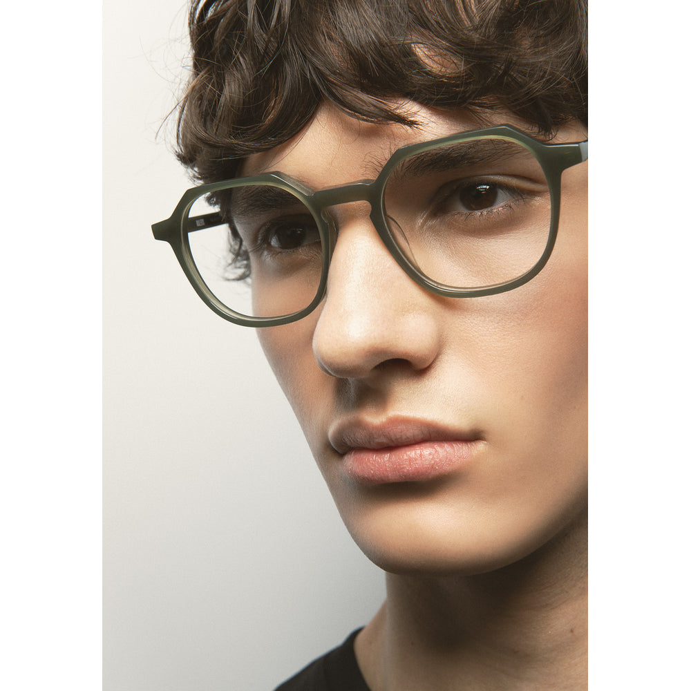 Kaleos Delacorte M Kaki Laiteux 04 portée, détail - Les Lunettes de Pauline