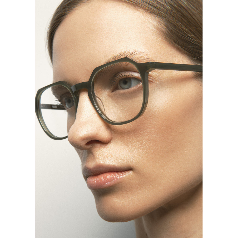Kaleos Delacorte L Kaki Laiteux 04 portée, trois-quarts - Les Lunettes de Pauline
