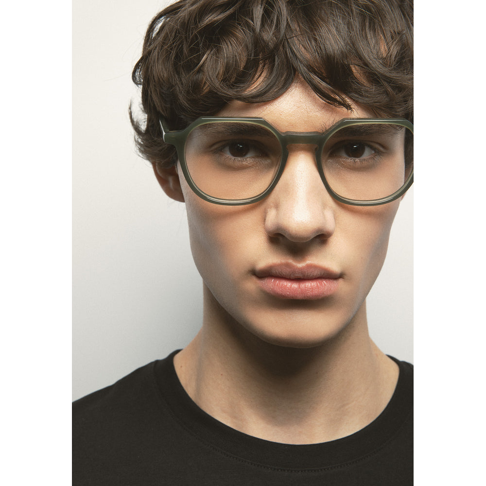 Kaleos Delacorte L Kaki Laiteux 04 portée, détail - Les Lunettes de Pauline