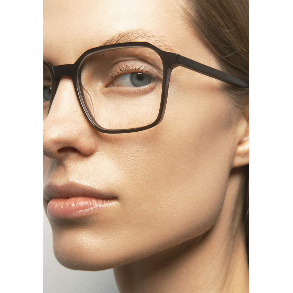 Kaleos Gettis L Marron Laiteux 02 portée, trois-quarts - Les Lunettes de Pauline