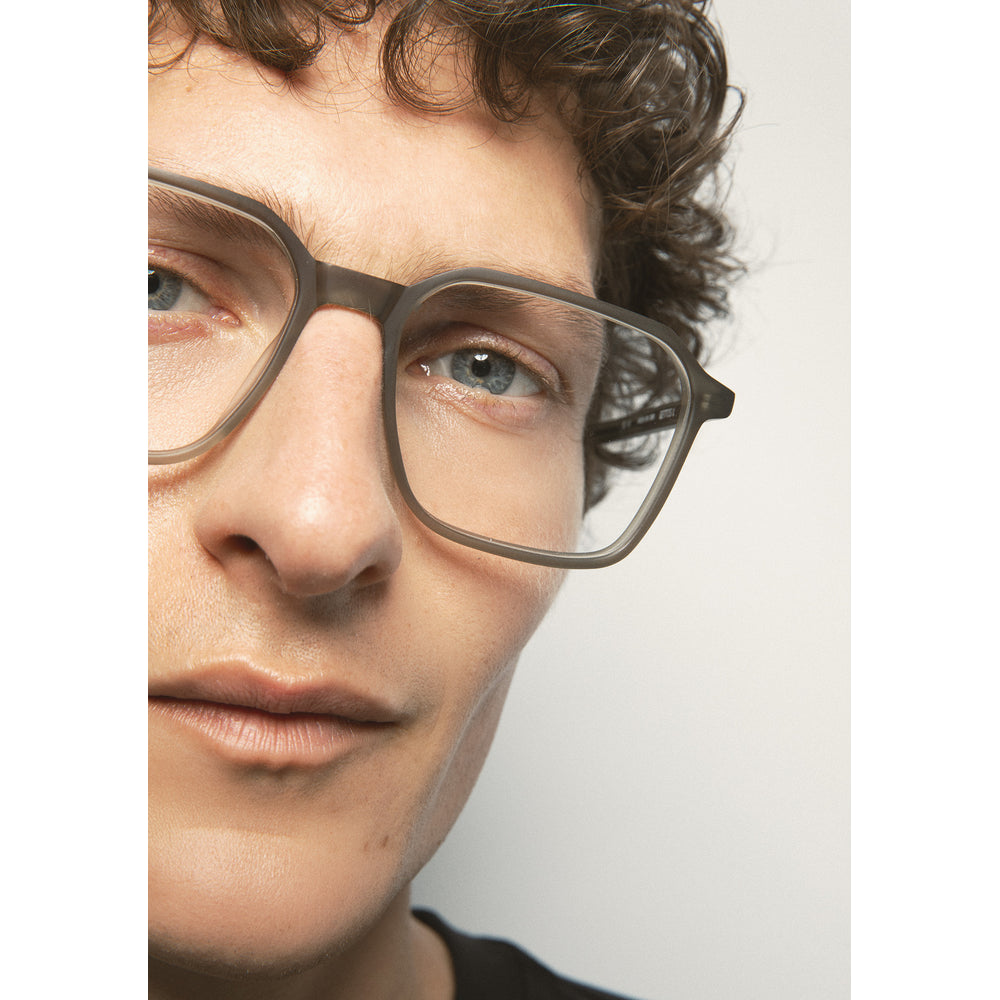 Kaleos Gettis L Vert Cristal Mat 05 portée, détail - Les Lunettes de Pauline