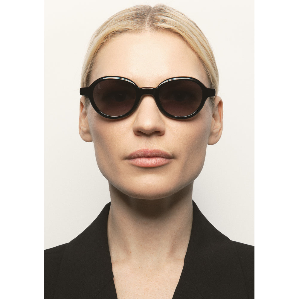 Kaleos Lemons Noir 01 portée - Les Lunettes de Pauline