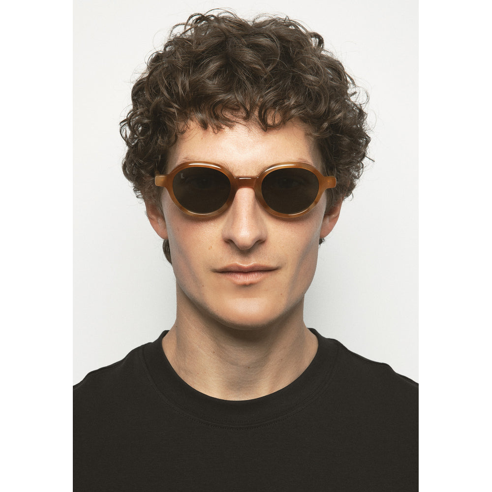 Kaleos Lemons Havane Ambré Minéral 03 portée, second plan - Les Lunettes de Pauline