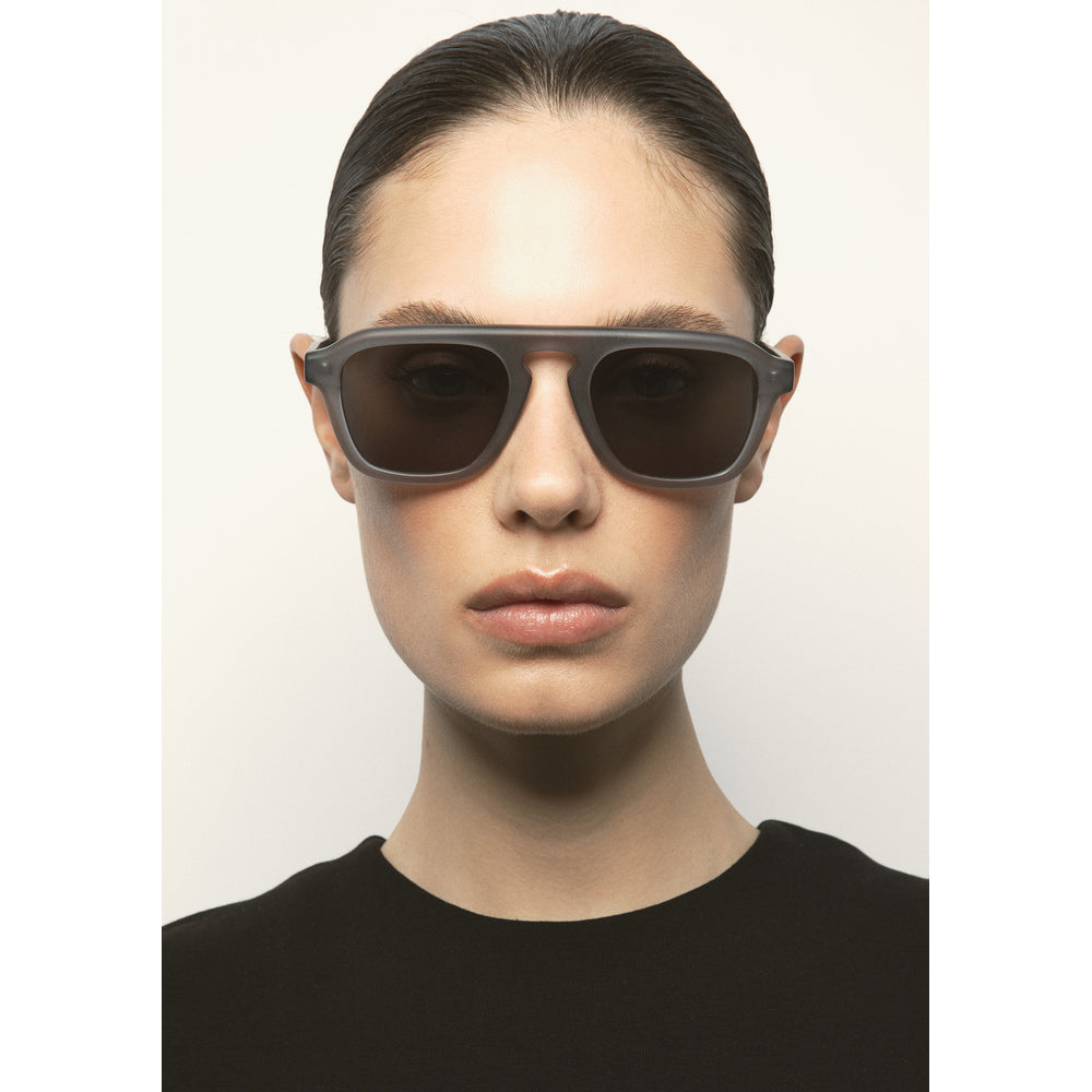 Kaleos Crowne Gris Cristal Mat Polarisés 03 portée - Les Lunettes de Pauline