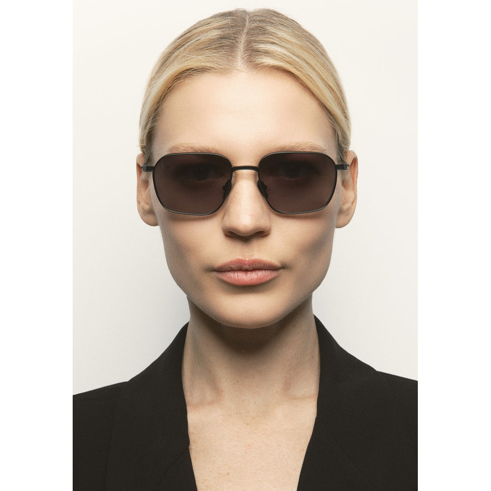 Kaleos Seymour Titane Noir Mat 01 portée - Les Lunettes de Pauline