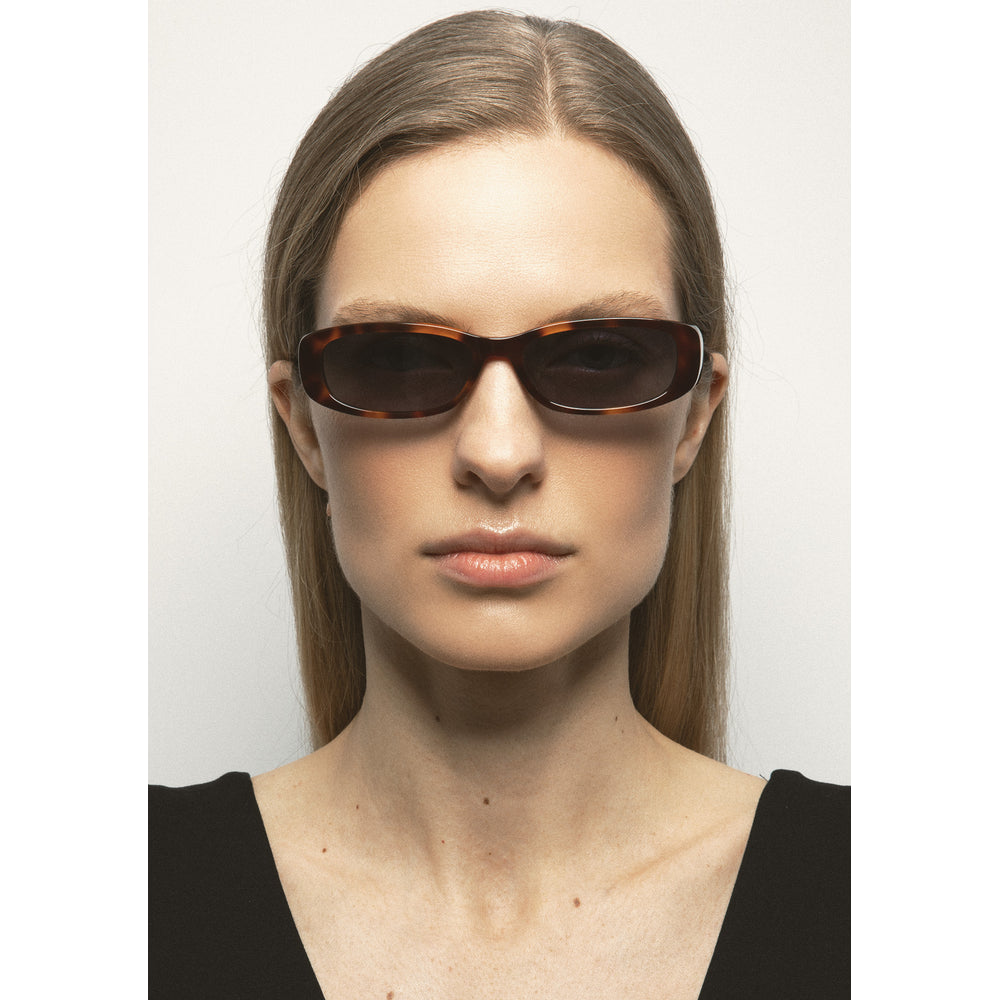 Kaleos Minx Havane 02 portée - Les Lunettes de Pauline