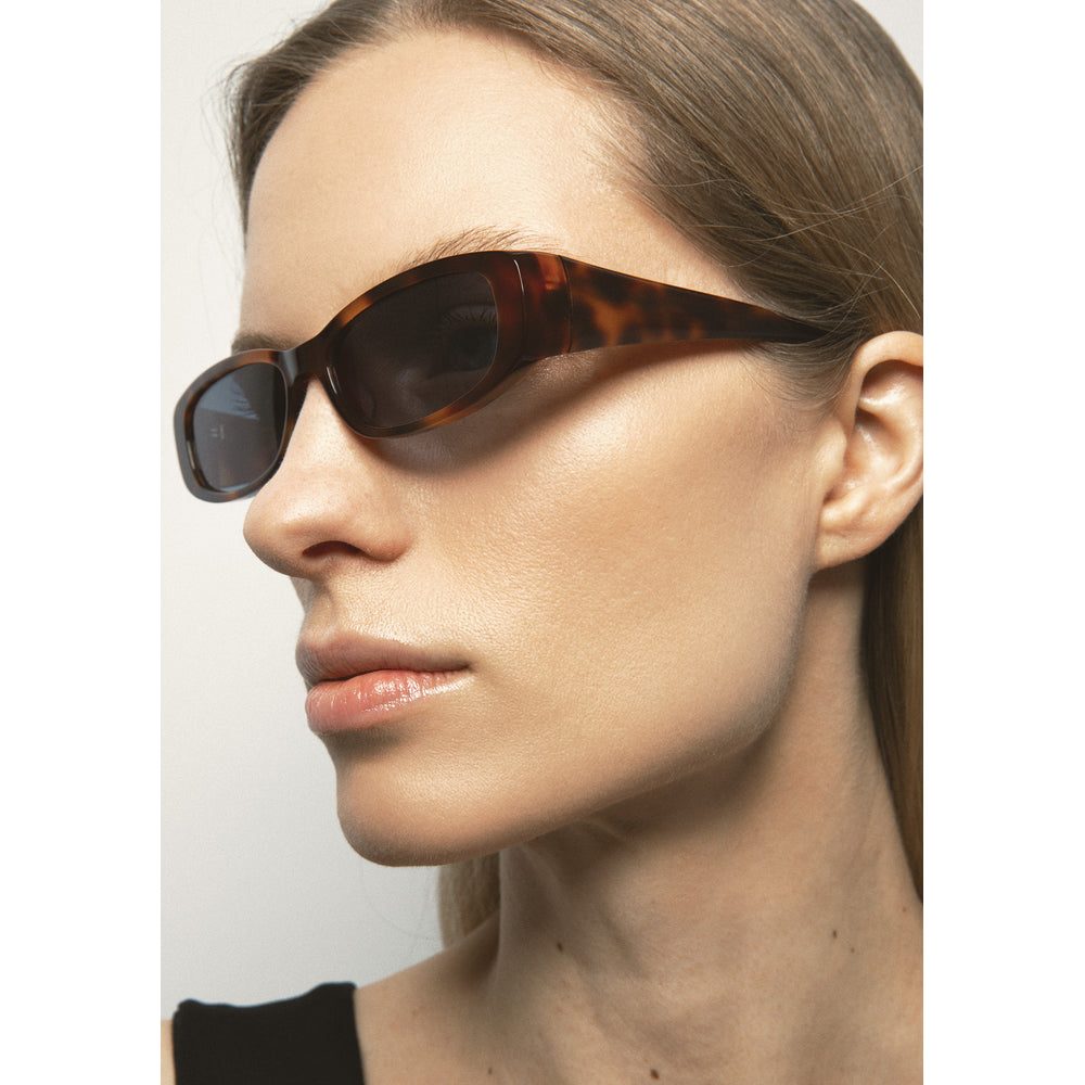 Kaleos Minx Havane 02 portée, trois-quarts - Les Lunettes de Pauline