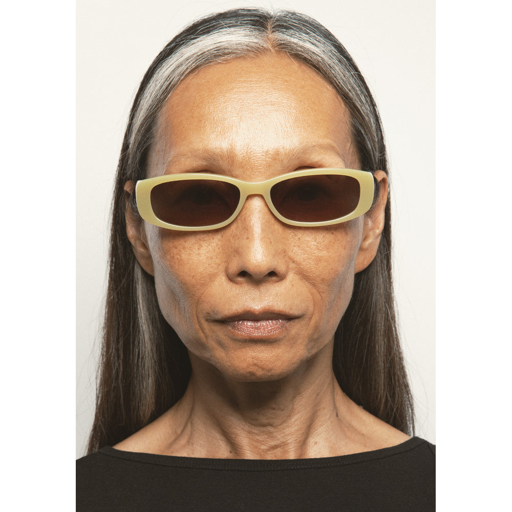 Kaleos Minx Vert Citron Laiteux 04 portée - Les Lunettes de Pauline
