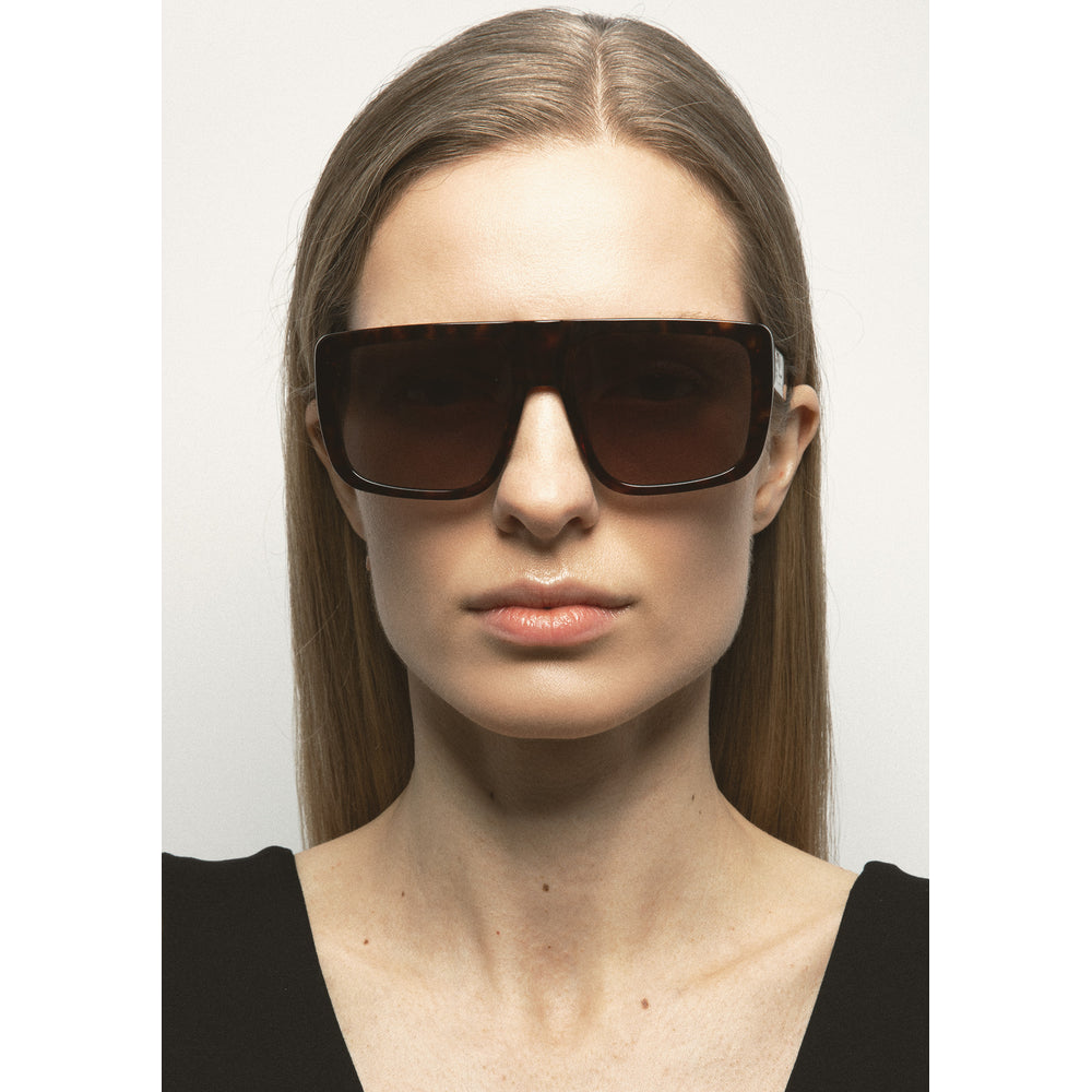 Kaleos Bender Havane Foncé 04 portée - Les Lunettes de Pauline