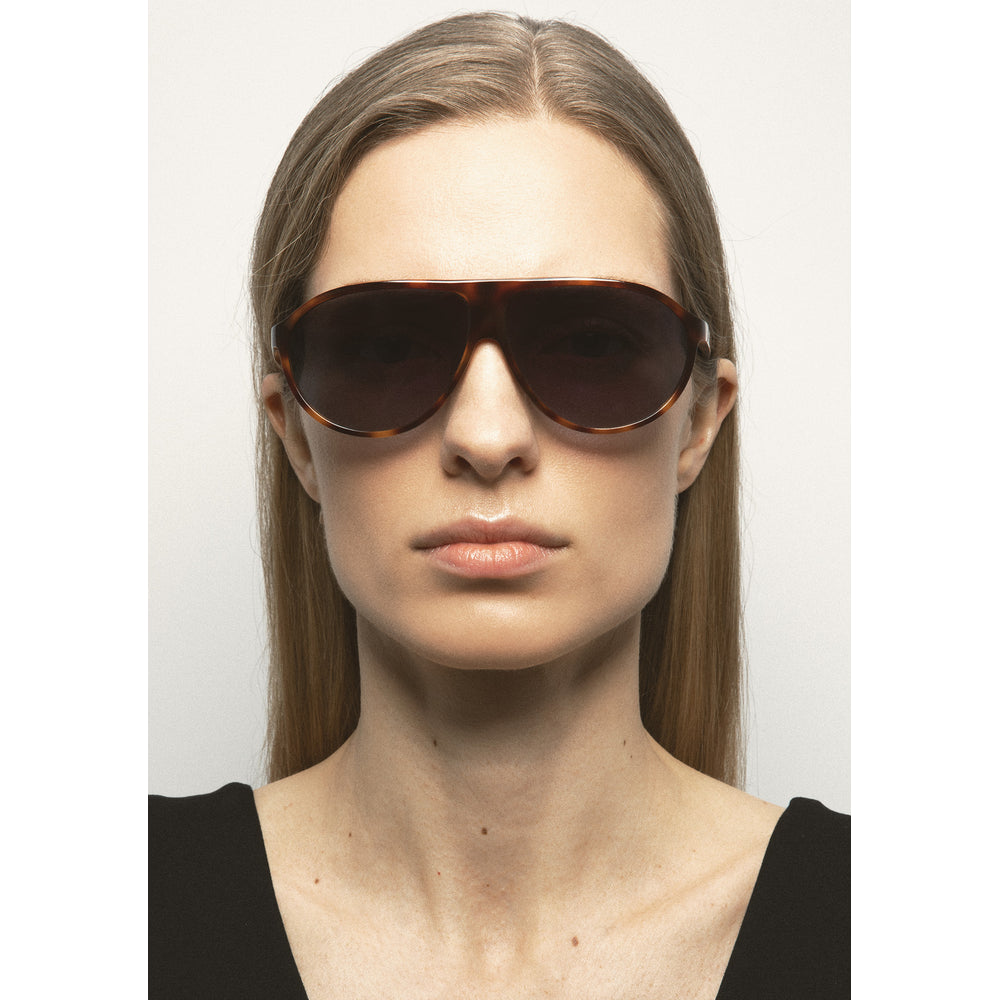 Kaleos Withers Havane 02 portée - Les Lunettes de Pauline