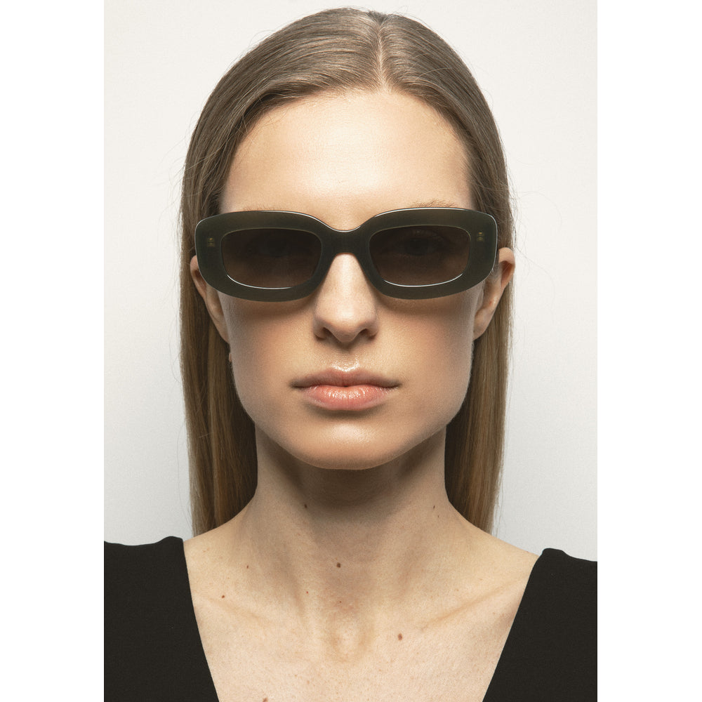 Kaleos Eluard Kaki Laiteux 04 portée - Les Lunettes de Pauline