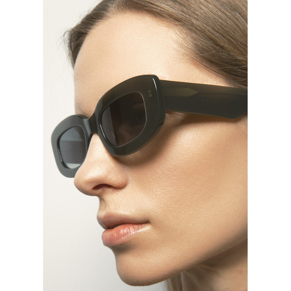 Kaleos Eluard Kaki Laiteux 04 portée, trois-quarts - Les Lunettes de Pauline
