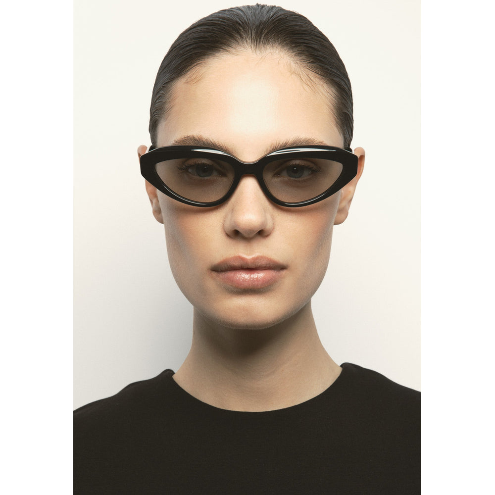 Kaleos Blum Noir Pailleté Photochromique 05 portée - Les Lunettes de Pauline