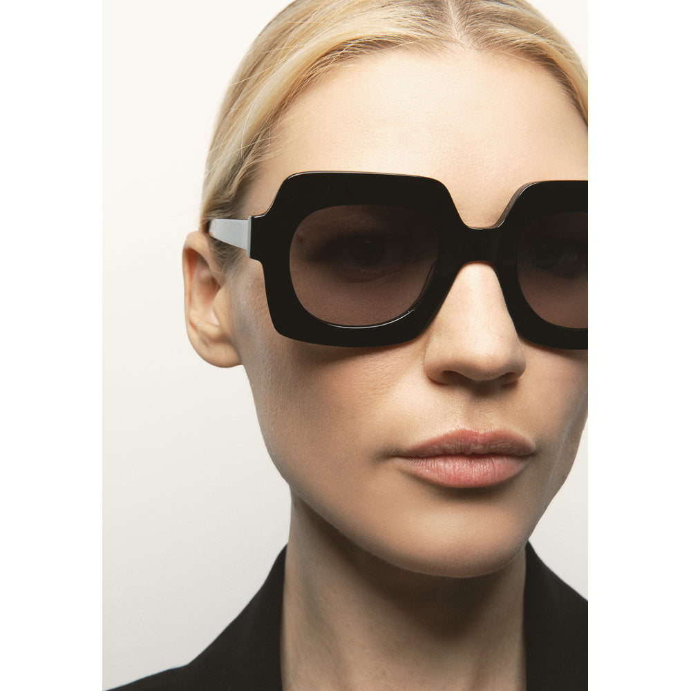 Kaleos Beaumier Noir 01 portée, trois-quarts - Les Lunettes de Pauline