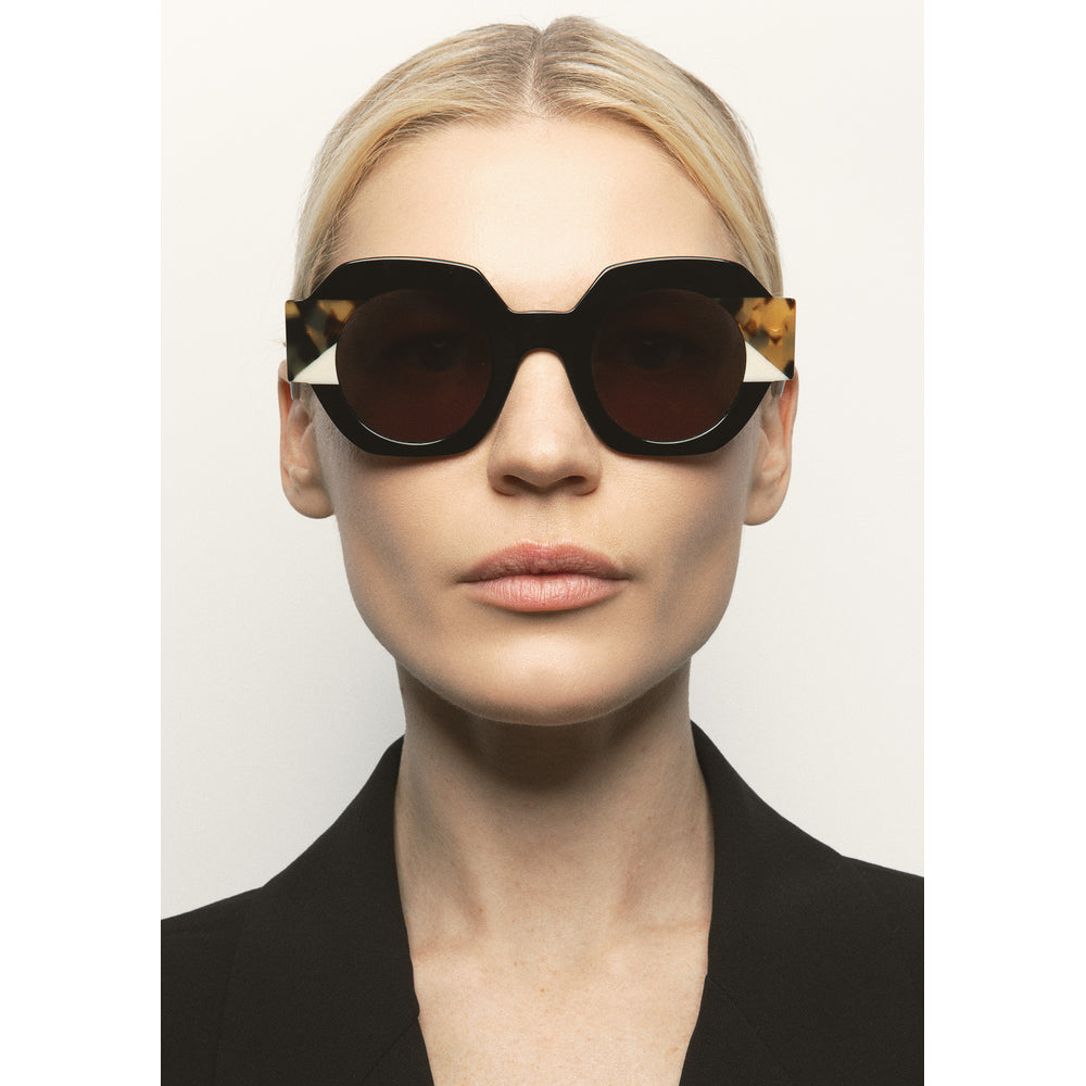 Kaleos Gun Noir 01 portée - Les Lunettes de Pauline