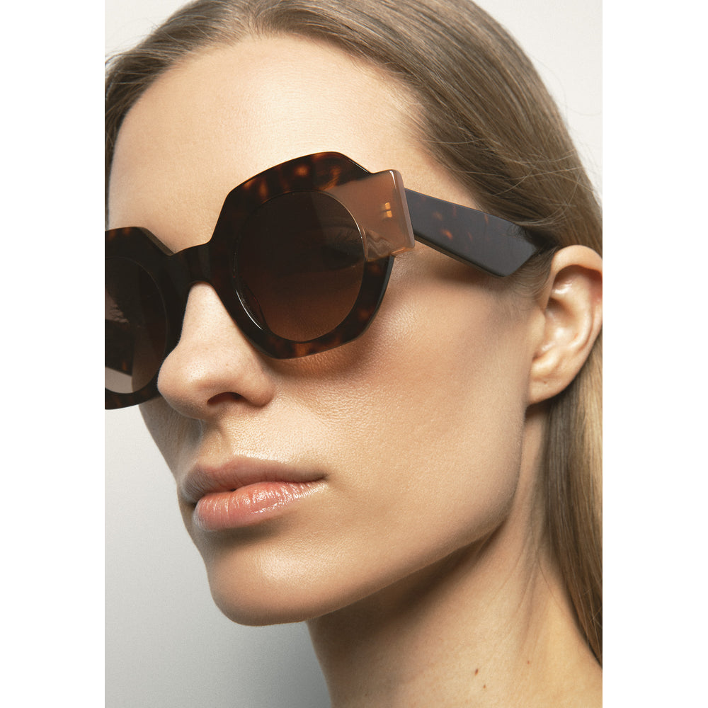 Kaleos Gun Havane Foncé 02 portée, trois-quarts - Les Lunettes de Pauline