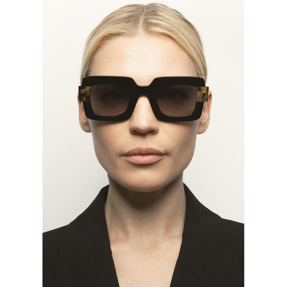 Kaleos Nelson Noir 01 portée - Les Lunettes de Pauline
