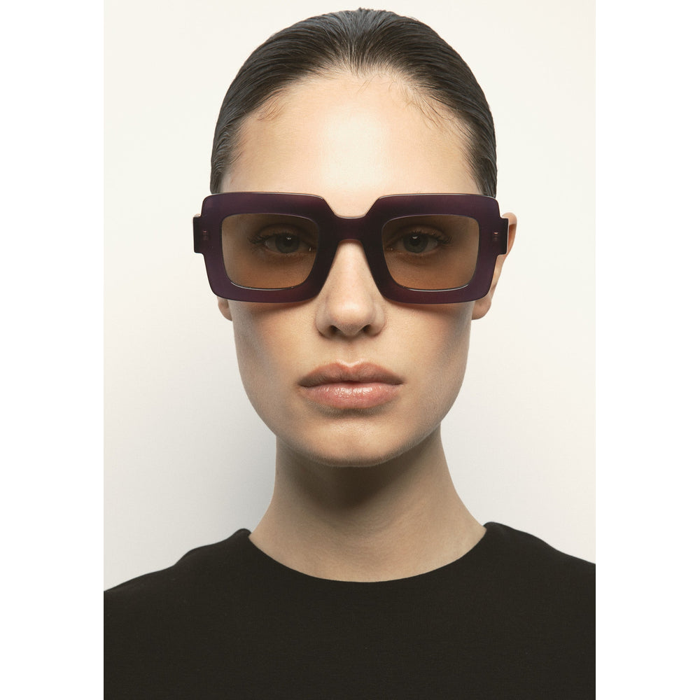 Kaleos Nelson Violet Laiteux Photochromique 05 portée - Les Lunettes de Pauline