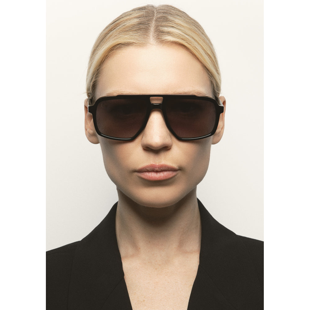 Kaleos Cervantes Noir 01 portée - Les Lunettes de Pauline