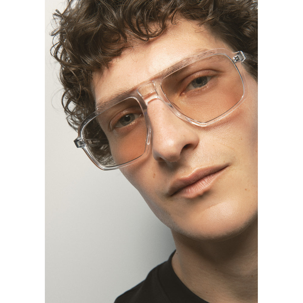 Kaleos Cervantes Cristal Photochromique 05 portée, détail - Les Lunettes de Pauline