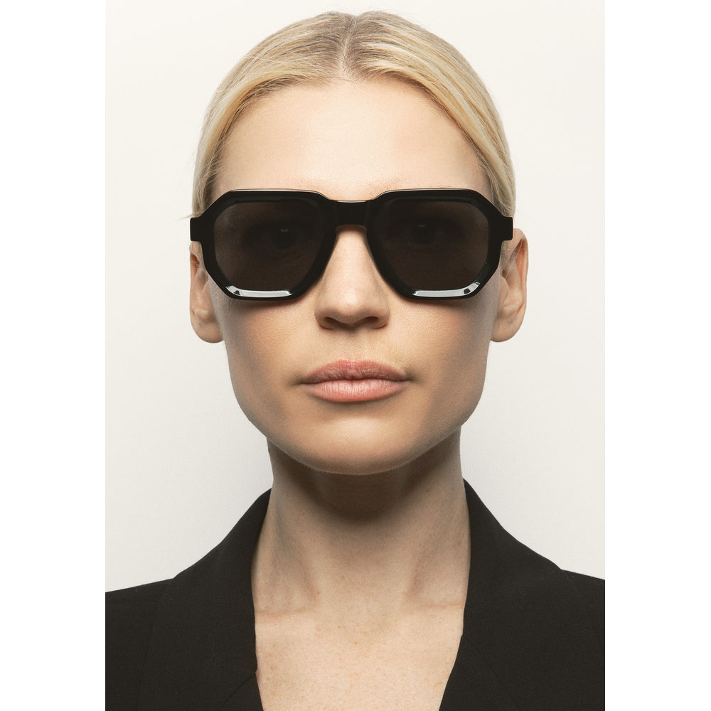 Kaleos Pearce Noir 01 portée - Les Lunettes de Pauline