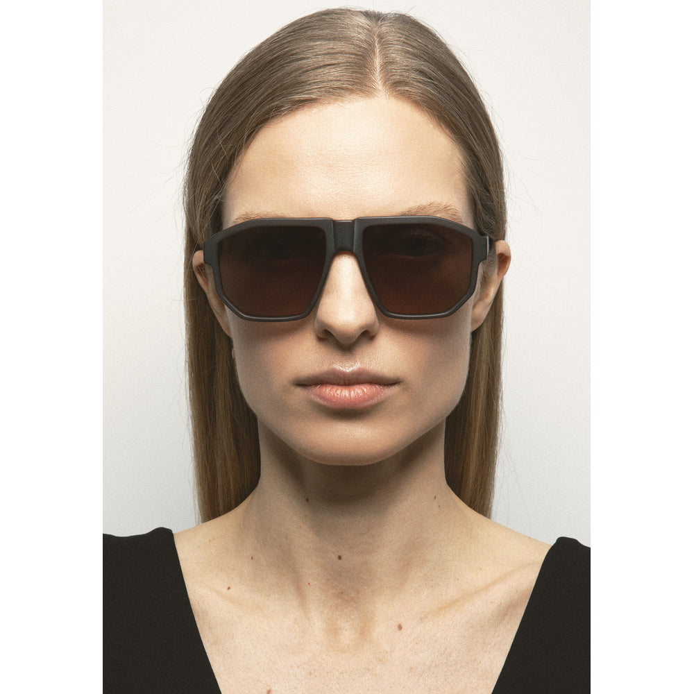 Kaleos Cade Marron Laiteux Mat 02 portée - Les Lunettes de Pauline